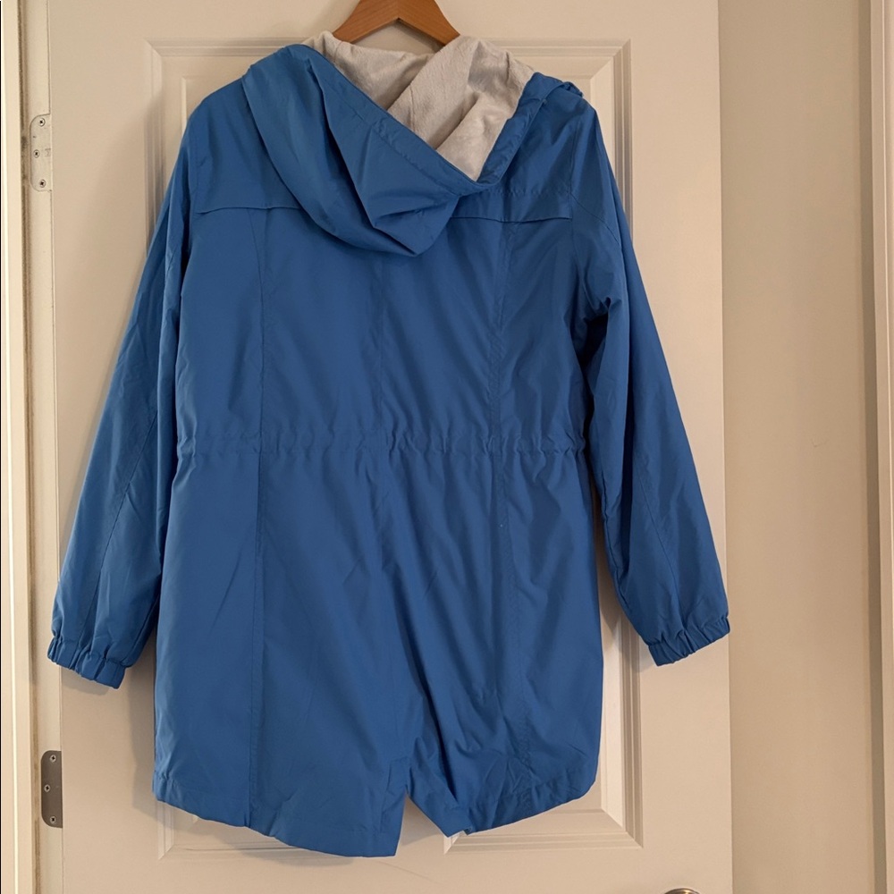 Free Country Plush-Lined Jacket in Light Gray with Teal Trim - Picture 3 of 3
